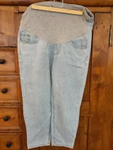 Umstandsmode im Set – 8 Teile mit Jeans und Oberteilen, Bild 4